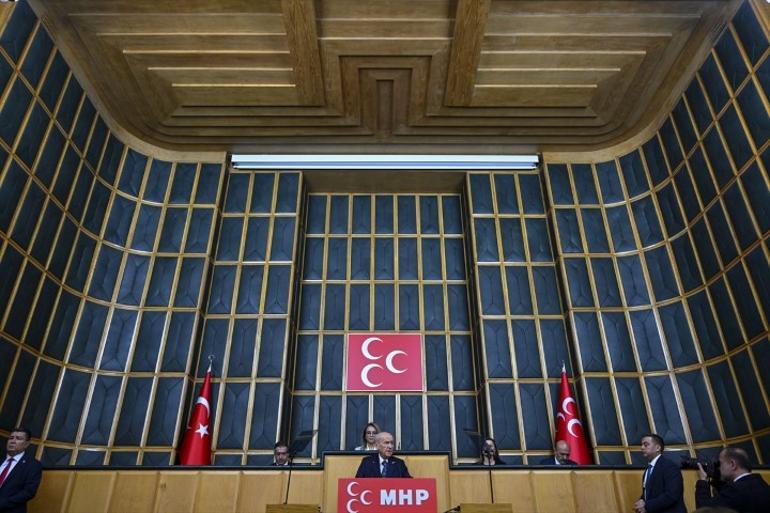 MHP Genel Başkanı Bahçeliden Özgür Özele sert tepki: Sokak sokak gez de görelim