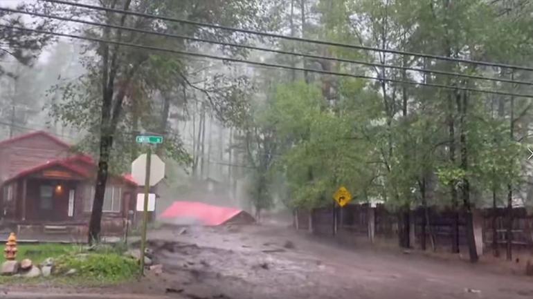 ABDde bir köyü sel vurdu: 2si çocuk 3 kişi hayatını kaybetti