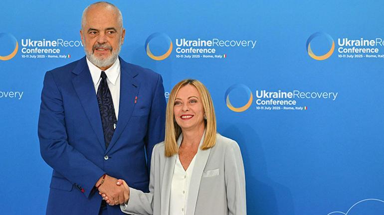 Lideri shqiptar Edi Rama gjunjëzohet përsëri para Melonit