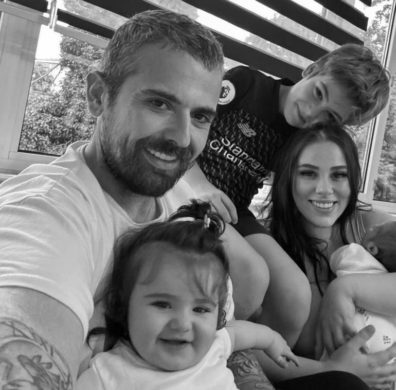 Tuğçe Tayfur babasına isyan etti: Yazıp yazıp siliyorum