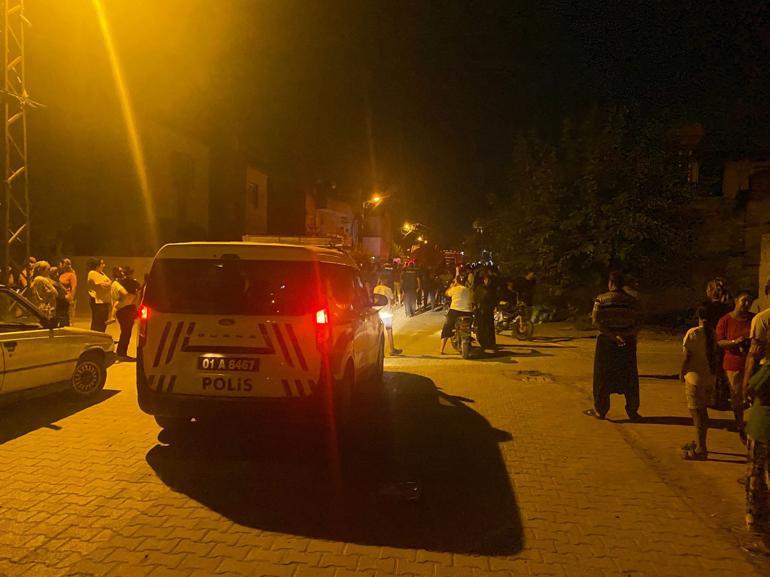 Adanada babasının evini yaktı, alevler bir eve daha sıçradı Mahallelinin saldırdığı şüpheliyi polis kurtardı