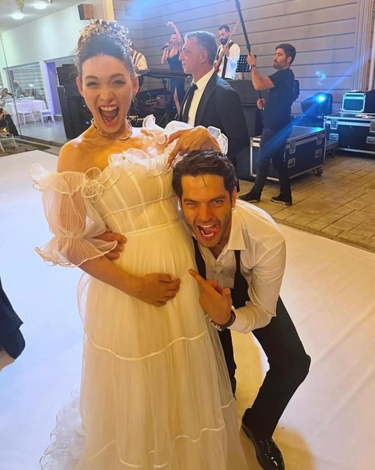 Düğün Sonrası Hamilelik Açıklaması Gündem Oldu