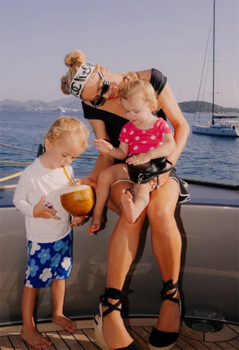 Aradığı aile sıcaklığını dördüncü denemede buldu... Sosyete güzeli şimdi mutluluktan ağlıyor... Bakın, çocuklarım ne çabuk büyüdü