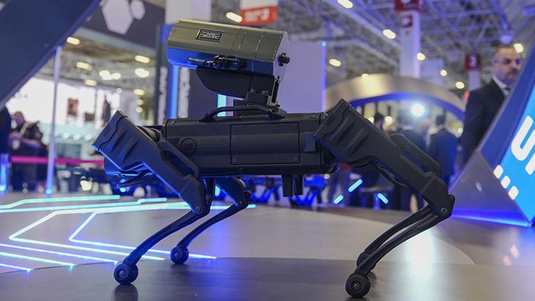 Silah sanayinde yerli fırtına Sarsılmaz top, Roketsan füze kuşandı