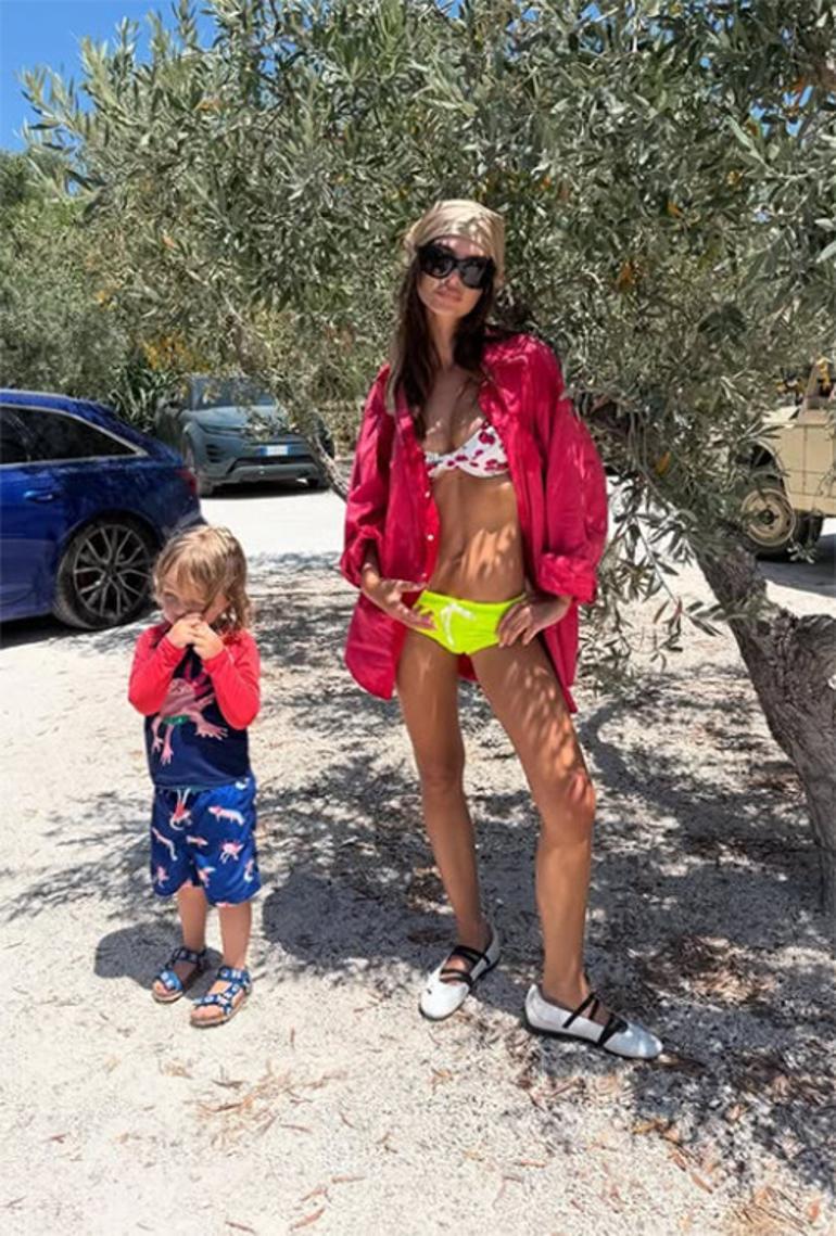 Onca güzelliğiyle kocası onu aldatmıştı...Takipçileri o paylaşımı görünce donup kaldı: Bikiniyi bile çıkarıp poz verdi