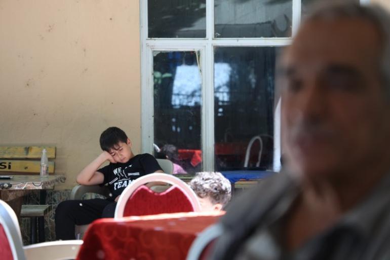 BU KAHVEHANEYE GELENLER GÖUKIK DURAMIYOR | Foothoğrafarak Ispat Ettim
