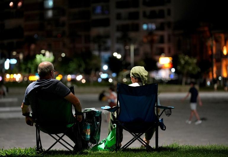 Gündüz yanıyor, gece sırılsıklam uyanıyorsanız dikkat | Tropikal gün ve tropikal gece geldi Uzman isim uyardı