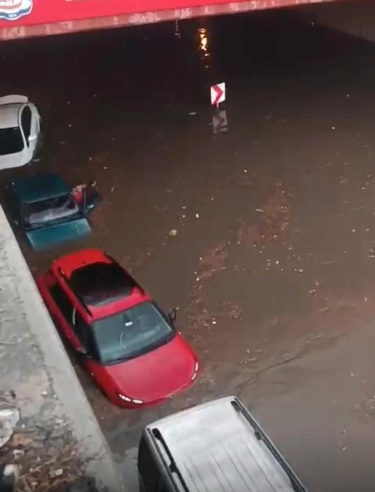 Sahanak yağuşta ontarca araç ve vatandaş mahsur kalü