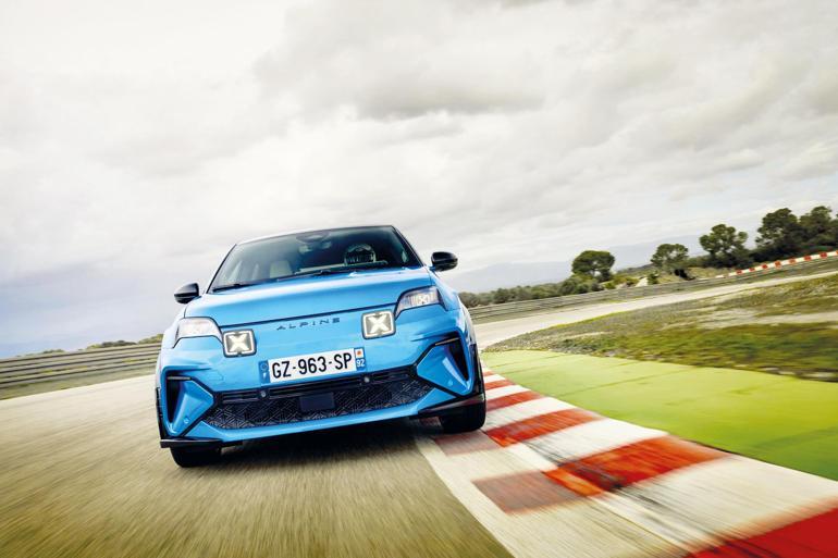 En çok satan modellerin fiyatları 2.5 milyon liraya yaklaştı... Elektrikli araçta dengeler değişti