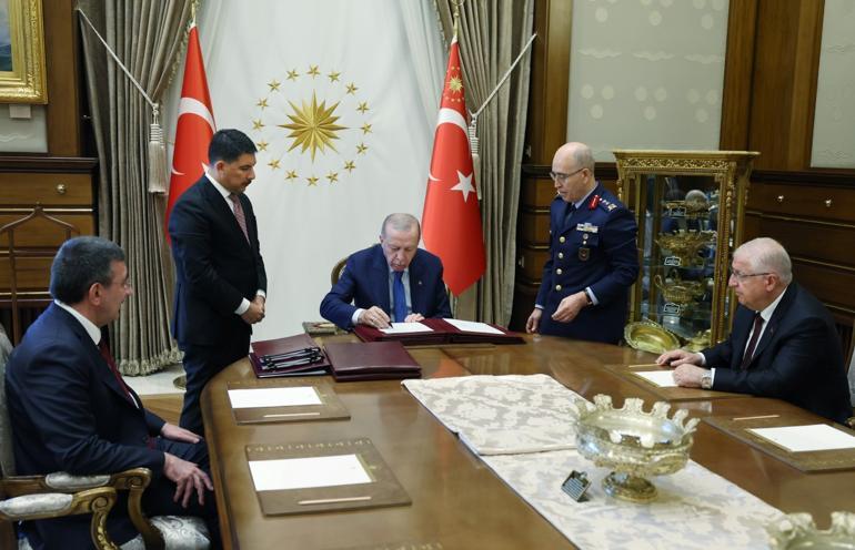 YAŞ kararları açıklandı: Yeni Genelkurmay Başkanı Selçuk Bayraktaroğlu oldu