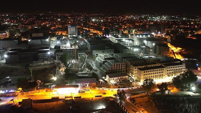 “Deprem bölgesinde nasıl mı çalışıyoruz” Bakan Kurum’dan 24 saat mesai paylaşımı