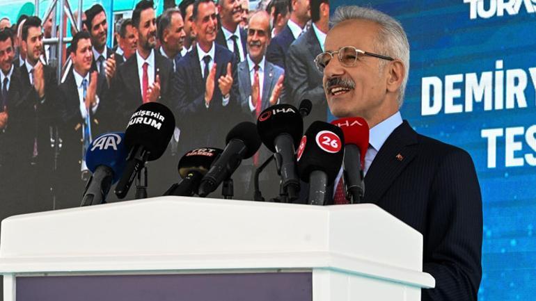 127 yeni nesil milli yük vagonu raylara indirildi