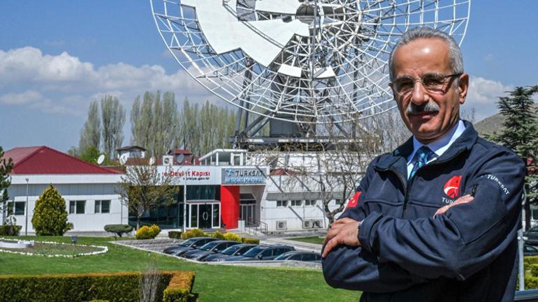 Model uydular uzaya yaklaşıyor