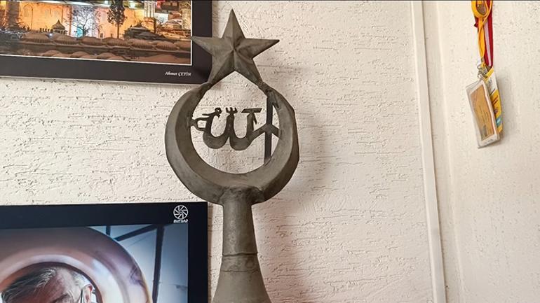 Devlet sanatçısı ünvanlı alem ustası, ata mesleğini 55 yıldır sürdürüyor