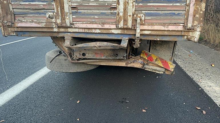 Feci kaza Yolcu otobüsü kamyona çarptı