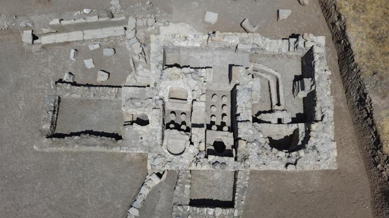 Fidan dikerken 1700 yıllık hamam buldu Kentin tarihi değişiyor