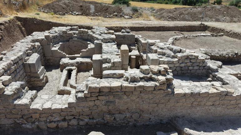 Fidan dikerken 1700 yıllık hamam buldu Kentin tarihi değişiyor