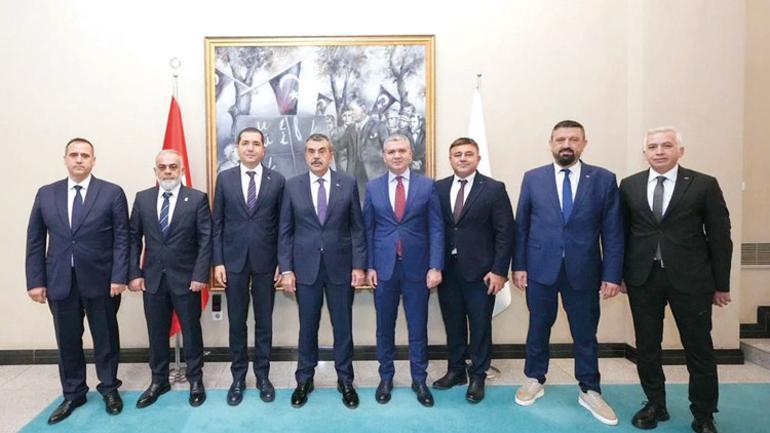 Okullara deri ayakkabı kriteri... Tek tip kıyafetlerin ardından gelecek yıldan itibaren deri ayakkabı uygulaması da başlıyor