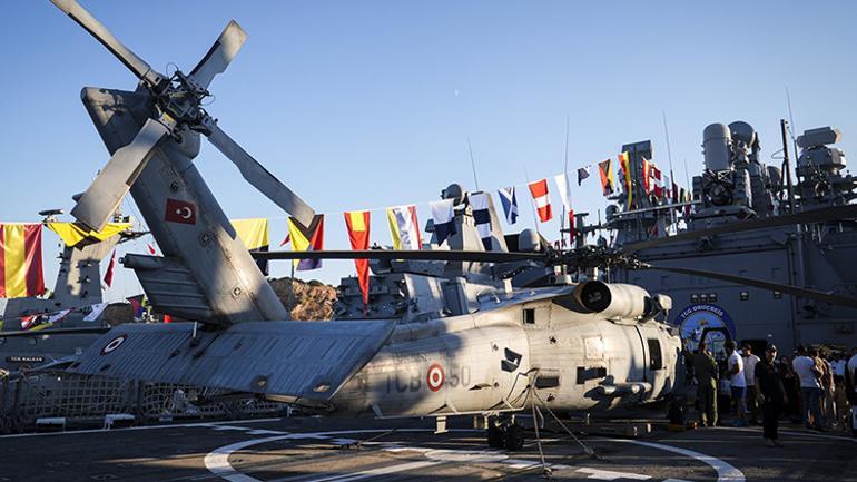 Türk donanmasında tarihi dönüşüm Omuz omuza gövde gösterisi