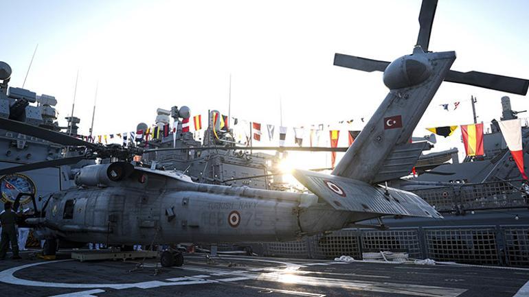 Türk donanmasında tarihi dönüşüm Omuz omuza gövde gösterisi