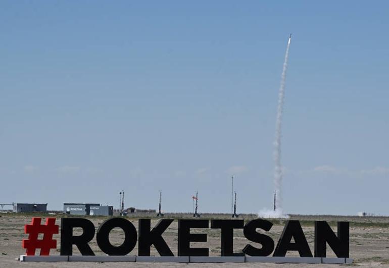 Gençlerde büyük heyecan Roketler TEKNOFEST için göklere yükseldi