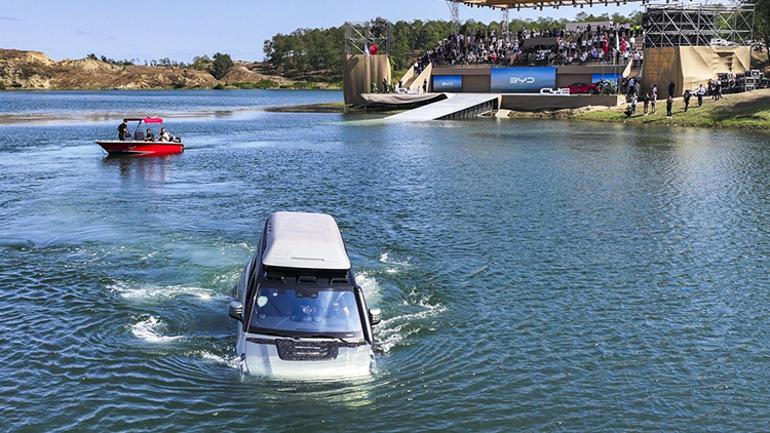 BYDnin yeni aracı sudan çıktı Avrupada ilk kez Türkiyede...