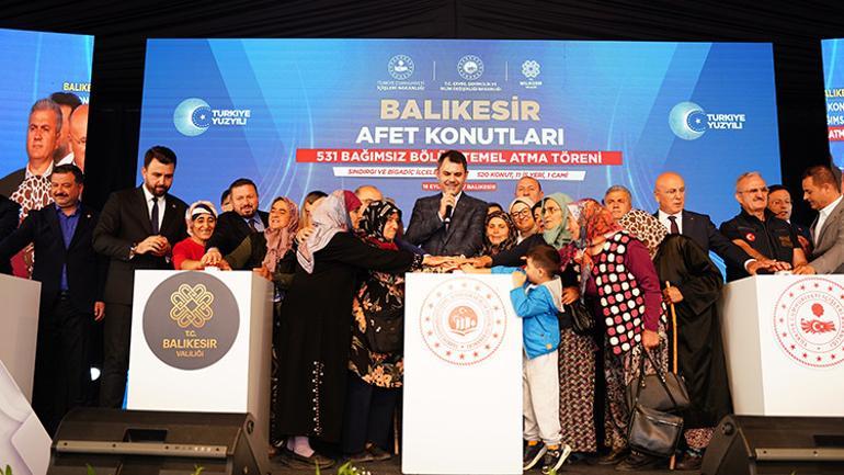 Bakan Kurum depremzedelerle birlikte temel attı