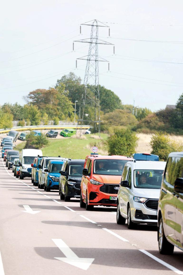 Yıl sonunda toplam devir sayısının 11 milyona yaklaşması bekleniyor... 2. el araç pazarı rekora koşuyor