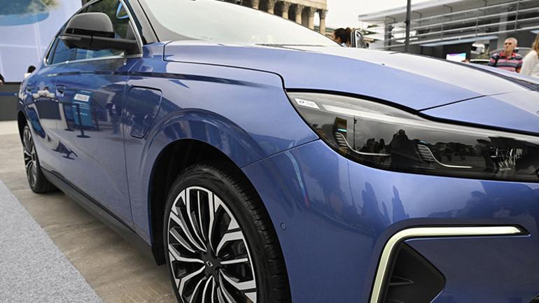 Türkiyenin otomobili için fiyat düellosu TOGG piyasayı karıştırdı