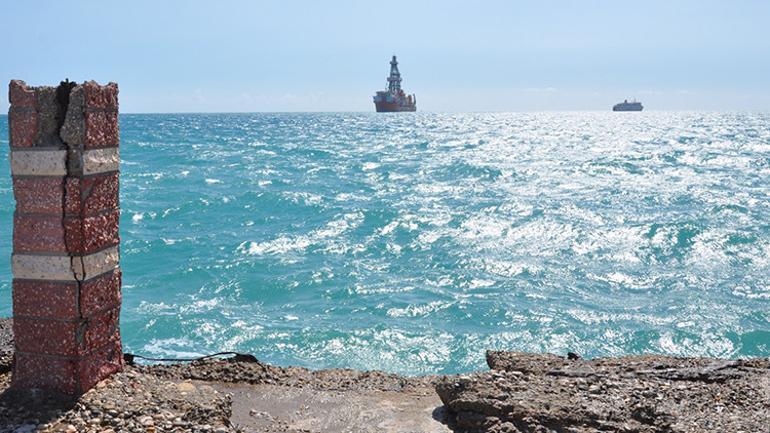 Türkiyenin en yeni sondaj gemisi Mersin Taşucunda