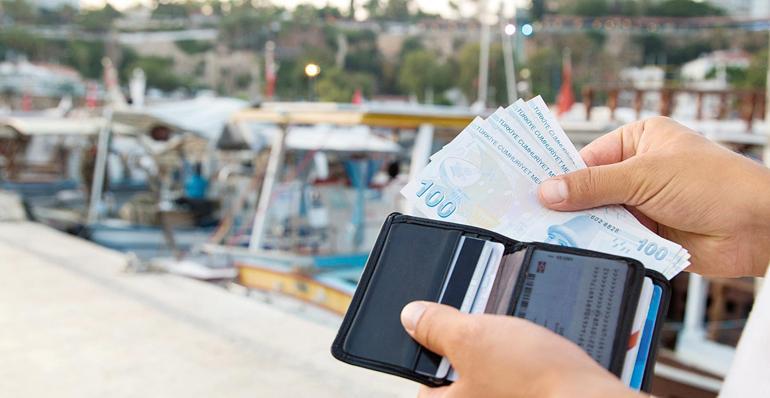 Konaklamadaki ilk tercih ikinci çeyrekte de değişmedi... Rota otele değil akraba evine