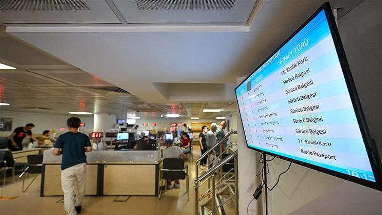 Eski tip ehliyetler tarih oluyor 7 bin TLlik ücret geliyor