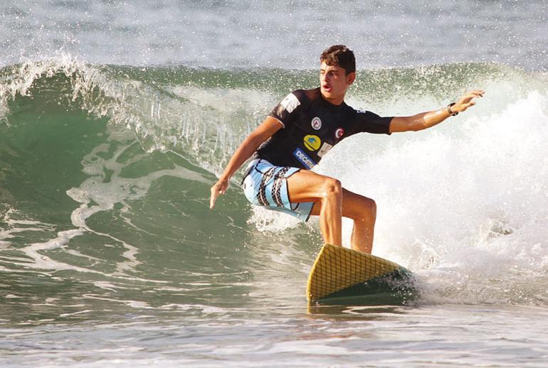Sörfün kitabı Samandağ’da yazılıyor