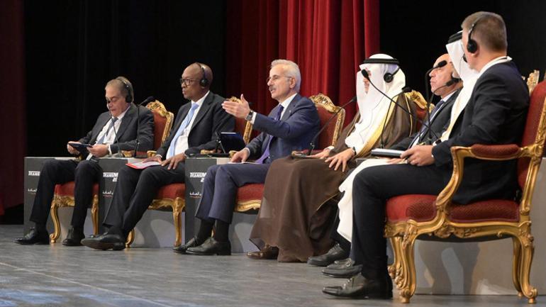 Bakan Uraloğlu Mısır’da Türkiye’nin ulaştırma vizyonunu anlattı