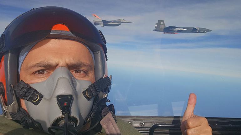 Baytaktar KIZILELMA hava-hava füzesiyle hedefi vurdu