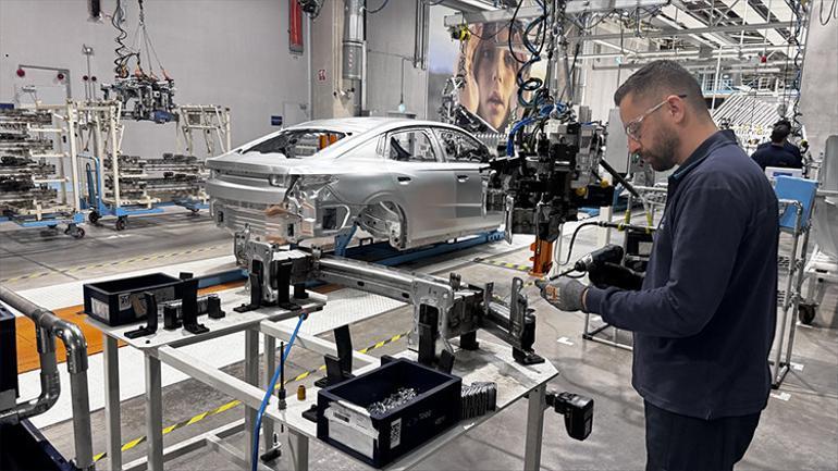 Avrupanın en temiz boyahanesi Türkiyede Togg’un yeni modeli T10F üretim hattında görüntülendi