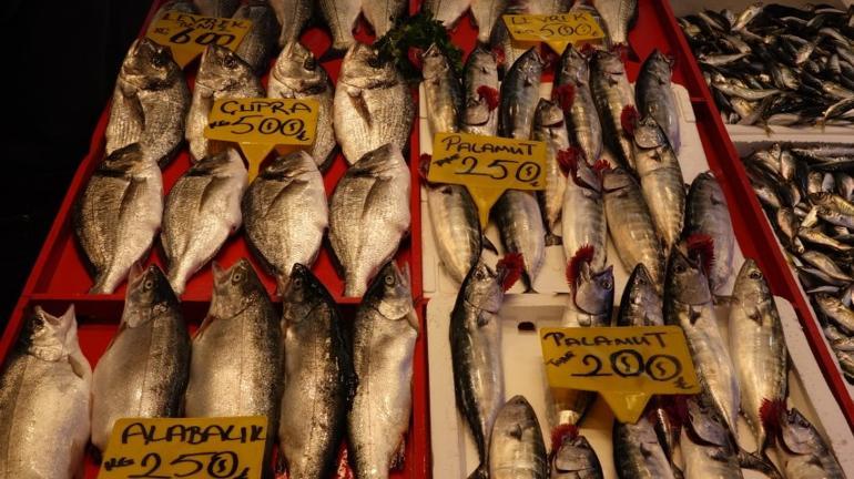 Tezgahlar doldu taştı, fiyatlar düştü Esnaf şaşkın