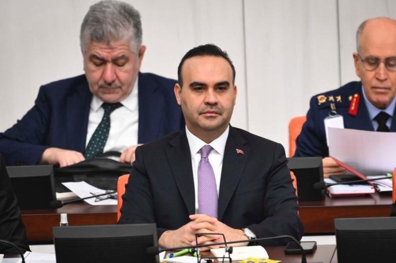 Bakan Kacır, yeni Togg T10F ile Meclise geldi