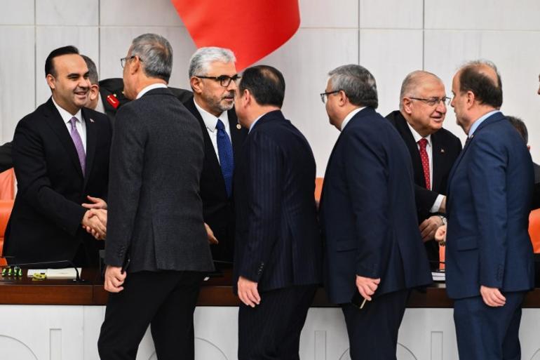 Bakan Kacır, yeni Togg T10F ile Meclise geldi