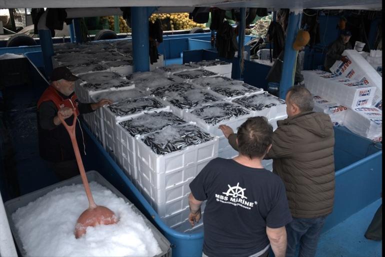 Fiyatlar düştü, vatandaşın yüzü güldü Esnaf dertli: Çalışarak kaybettik