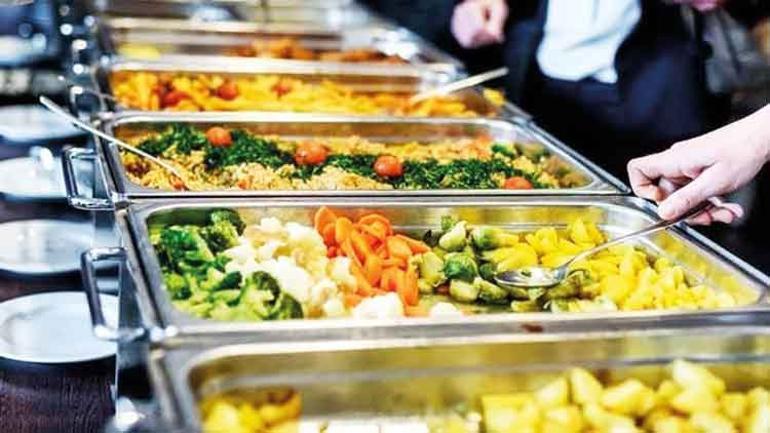 Bir baba hindi sofralardan indi