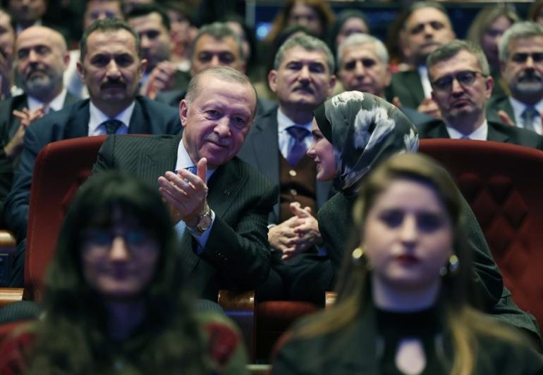 Cumhurbaşkanı Erdoğandan gençlere peş peşe müjdeler: 1375 TL harçlık, ilk 6 ay maaş devletten