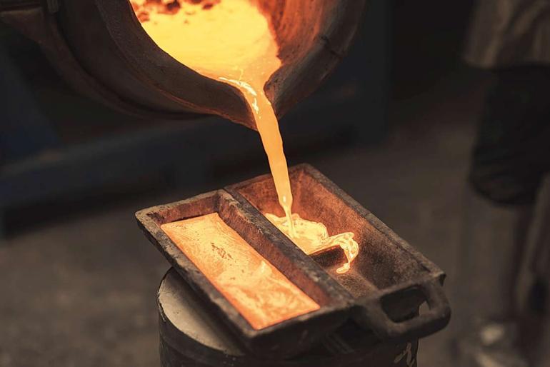 Kuyumcukent’te altını işleyen ve satan esnaf anlattı, altının kalbinde yaprak dökümü