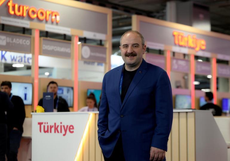 Teknoloji fuarına Türkiye damgası... Robot barista iş başında