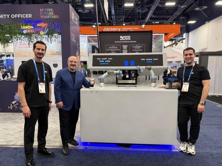 Teknoloji fuarına Türkiye damgası... Robot barista iş başında