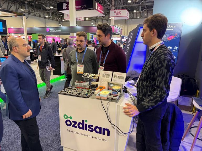 Teknoloji fuarına Türkiye damgası... Robot barista iş başında