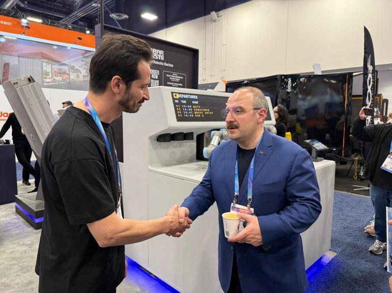 Teknoloji fuarına Türkiye damgası... Robot barista iş başında