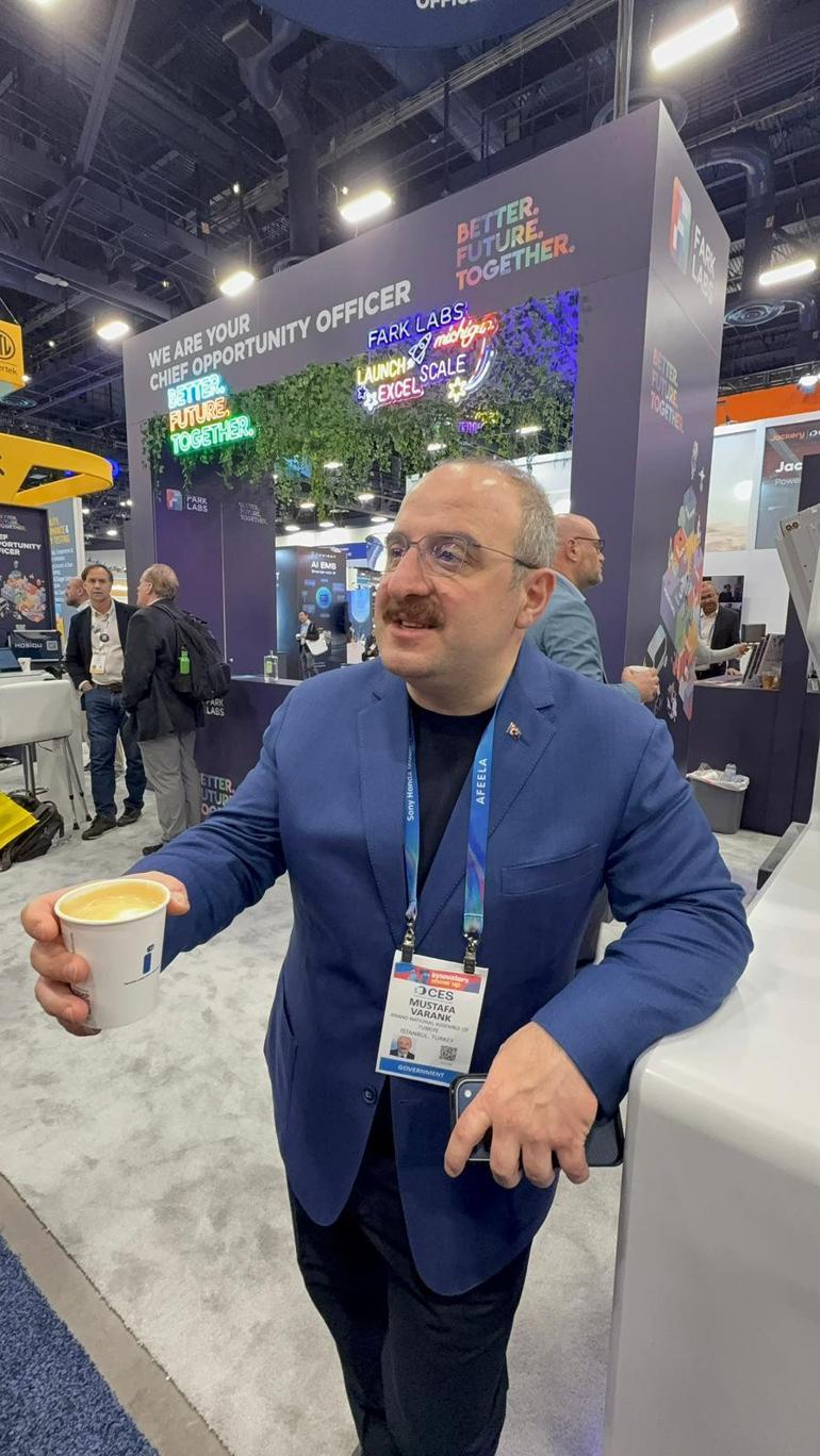 Teknoloji fuarına Türkiye damgası... Robot barista iş başında