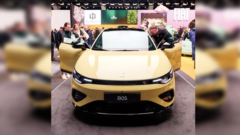 Peugeot CEO’su Favey elektriklide talebin beklenen hızda büyümediğini söyledi: ‘2035 kararı sürpriz olmadı’