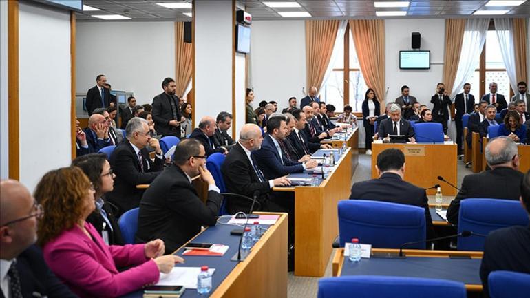 4,9 milyon emekliye zam teklifi komisyonda